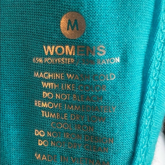 Bundle Two RealTree Women’s Tanks New - Picture 8 of 8